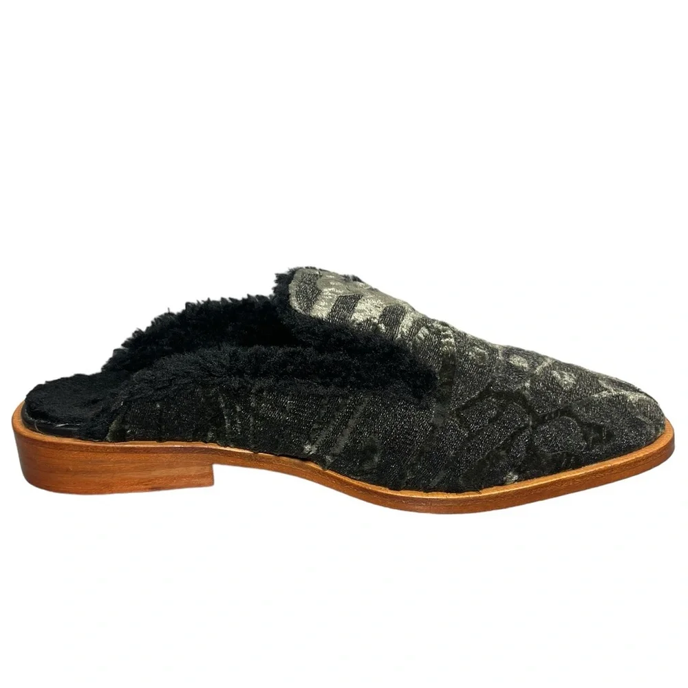 ⚡️SOLD⚡️Free People Shoes Mules Gray Black Faux Fur Velvet Flat Loafer Size 40 - Picture 3 of 16